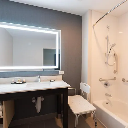 La Quinta Inn & Suites By Wyndham Shorewood Esterno foto