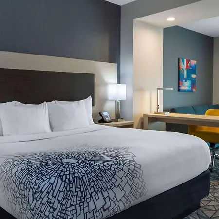 La Quinta Inn & Suites By Wyndham Shorewood Esterno foto