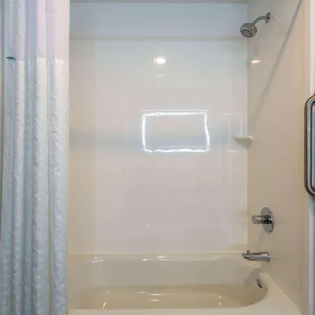 La Quinta Inn & Suites By Wyndham Shorewood Esterno foto