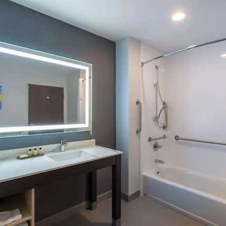 La Quinta Inn & Suites By Wyndham Shorewood Esterno foto