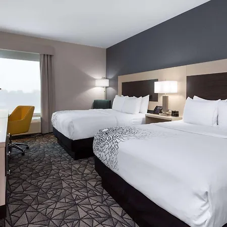 La Quinta Inn & Suites By Wyndham Shorewood Esterno foto