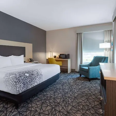 La Quinta Inn & Suites By Wyndham Shorewood Esterno foto