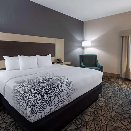 La Quinta Inn & Suites By Wyndham Shorewood Esterno foto