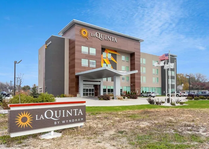 La Quinta Inn & Suites By Wyndham Shorewood