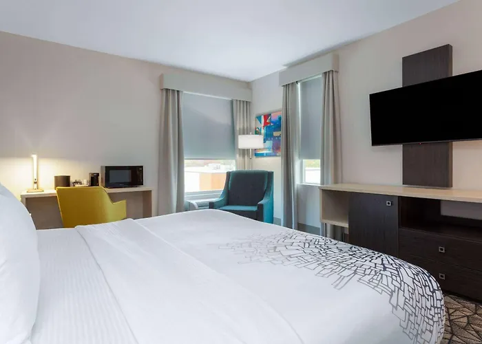 La Quinta Inn & Suites By Wyndham Shorewood