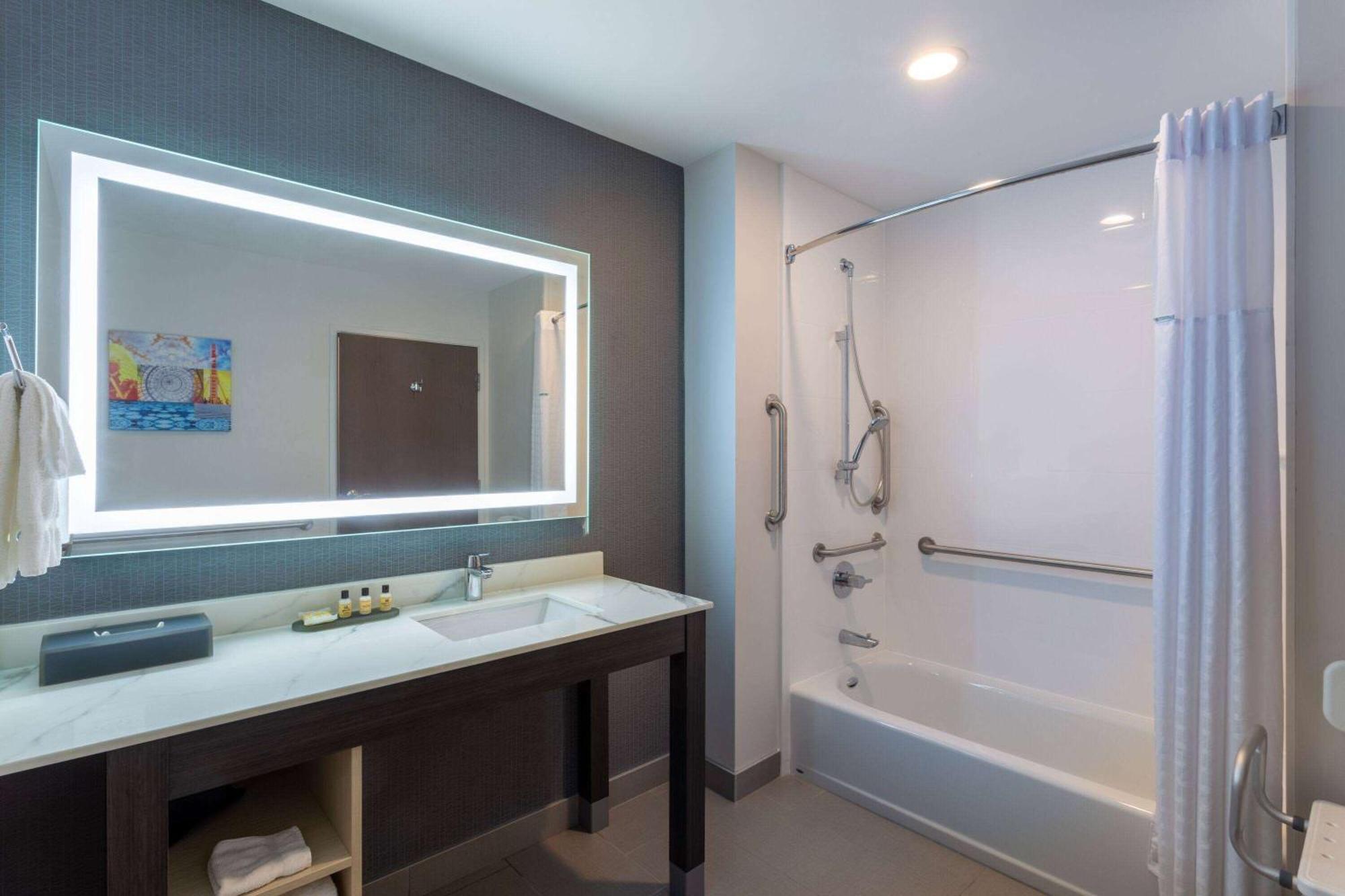 La Quinta & By Wyndham Hotel 3*